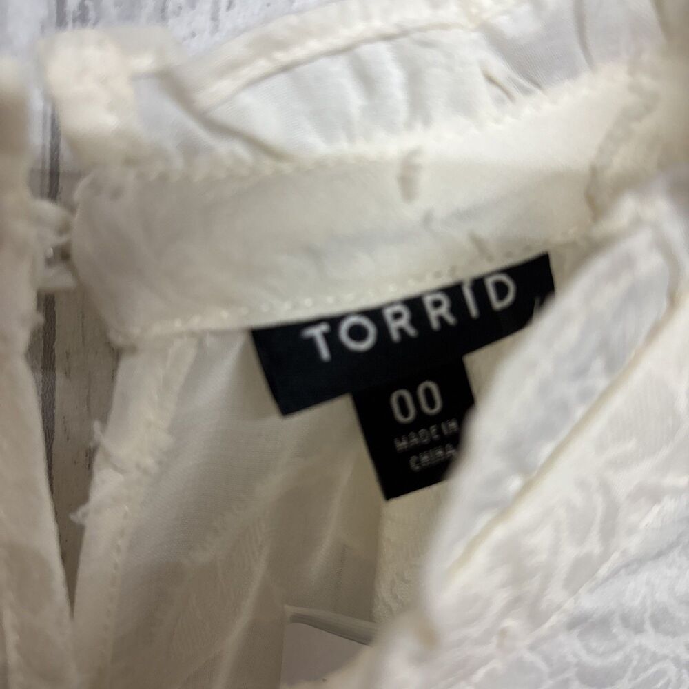 Womens Size 00 M/L Torrid Chiffon Ivory Top NWT - Picture 3 of 6